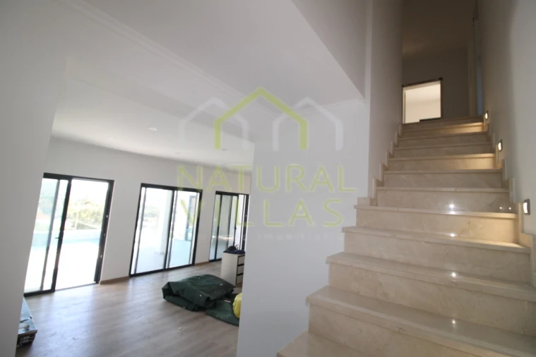 Moradia T5 para Venda em São Brás de Alportel Foto 5