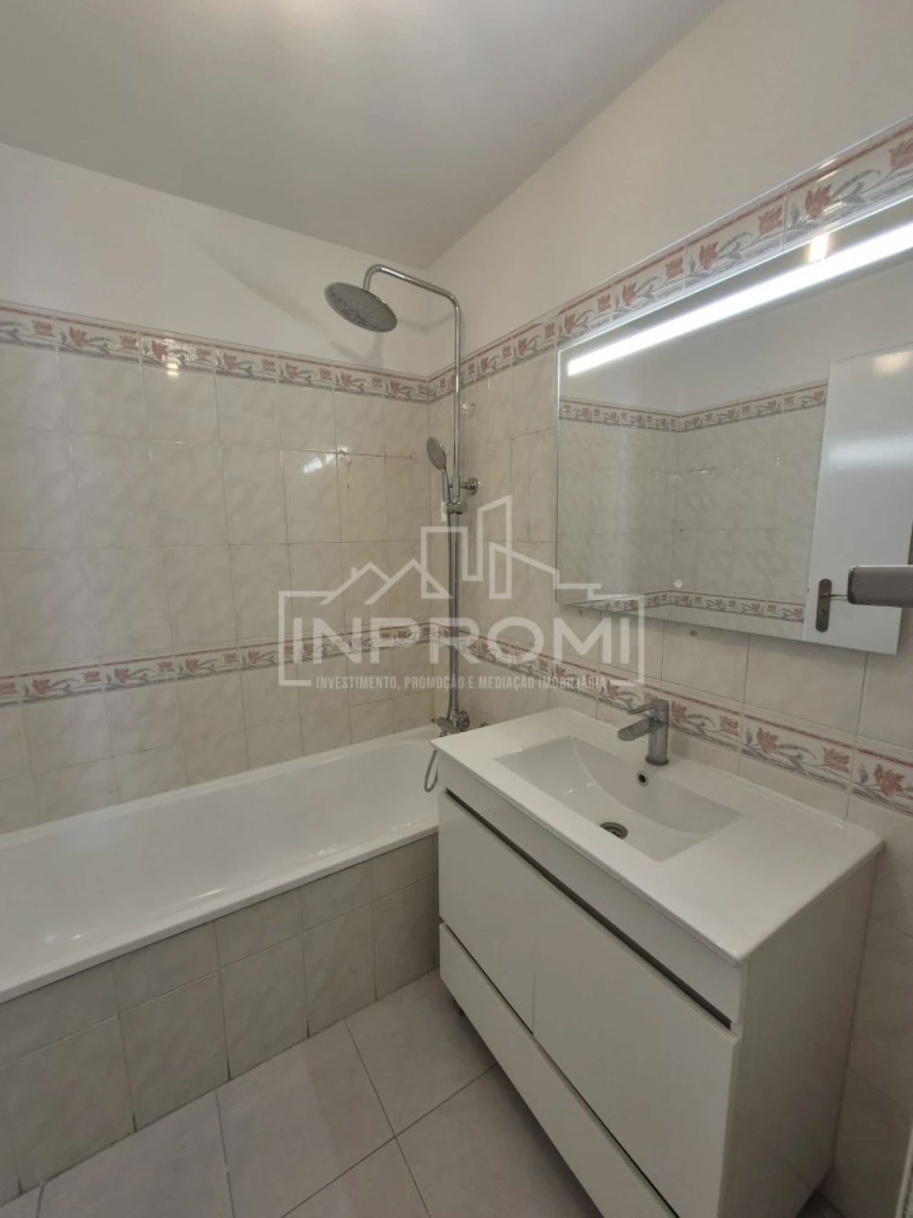 Apartamento para Venda em Algueirão-Mem Martins Foto 25