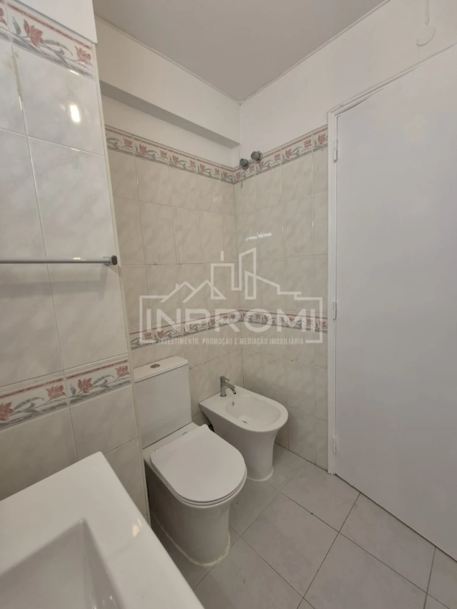 Apartamento para Venda em Algueirão-Mem Martins Foto 24