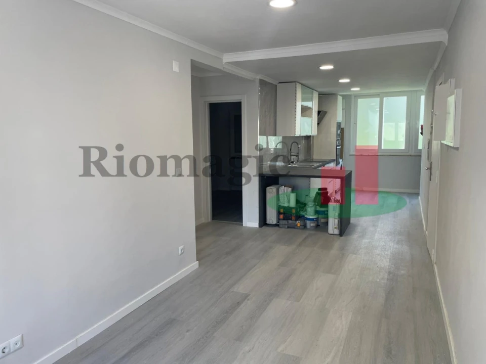 Apartamento T2 para Venda em Benfica Foto 3