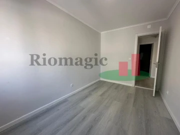 Apartamento T2 para Venda em Benfica