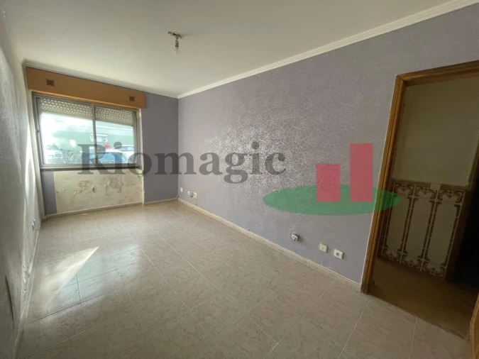 Apartamento T2 para Venda em Benfica Foto 2