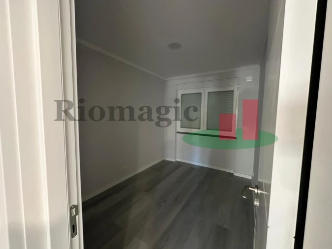 Apartamento T2 para Venda em Benfica Foto 8