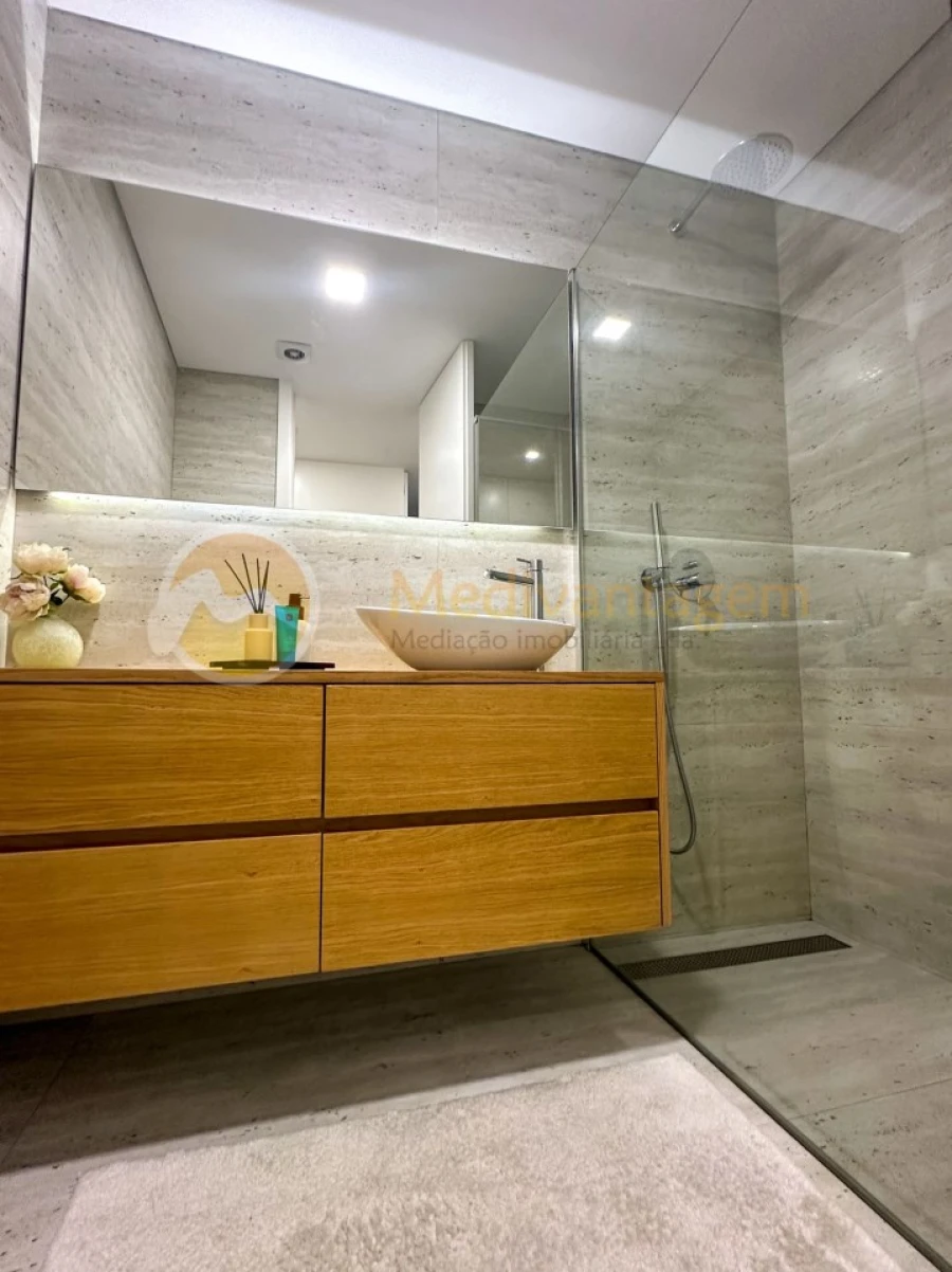 Apartamento T2 para Venda em Nogueiró e Tenões Foto 16