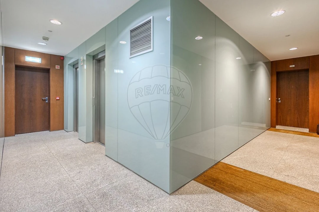 Apartamento T4 para Venda em Santa Marinha e São Pedro da Afurada Foto 9