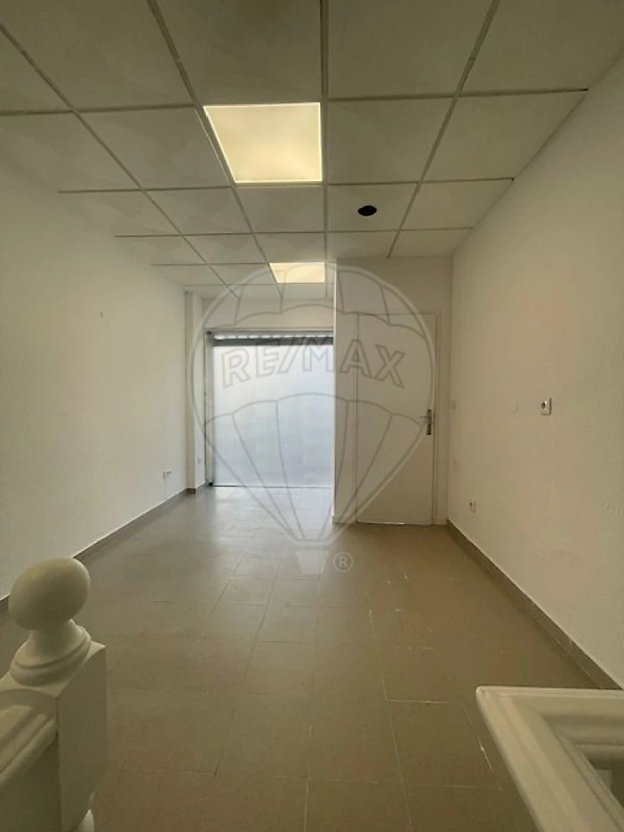 Negócio para Arrendamento em Amora Foto 2