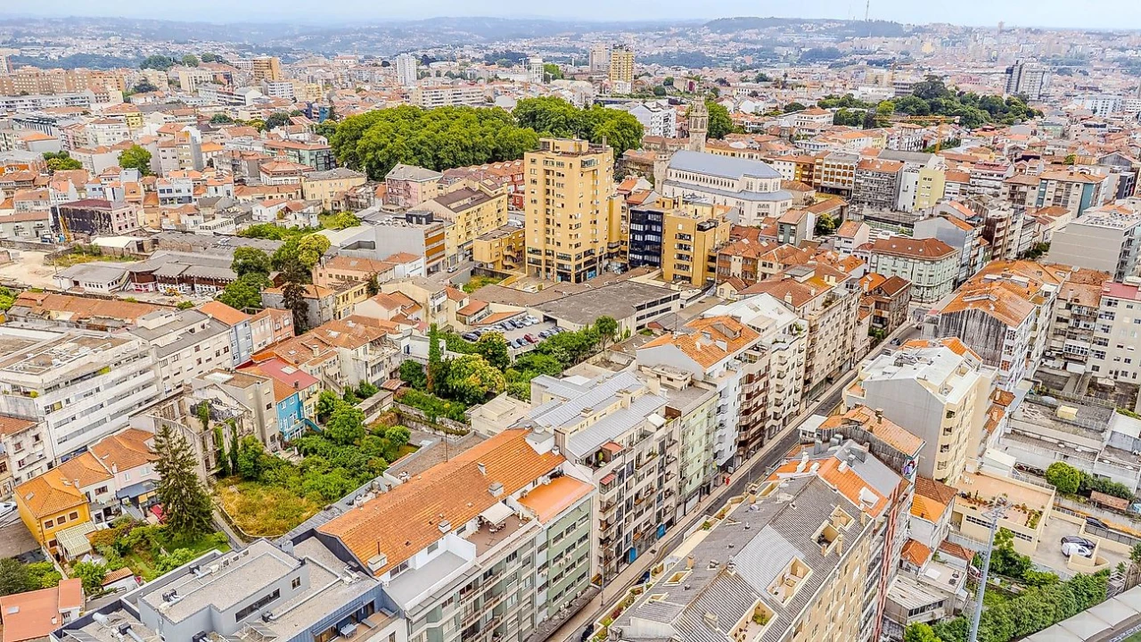 Loja para Arrendamento em Paranhos Foto 32