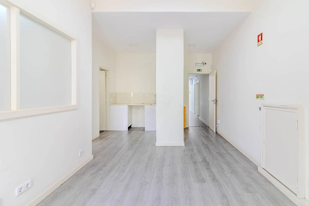 Loja para Arrendamento em Paranhos Foto 2