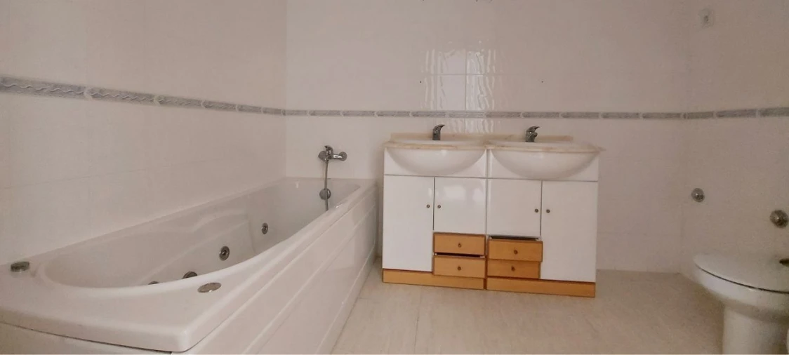 Apartamento T3 para Venda em Azambuja Foto 16