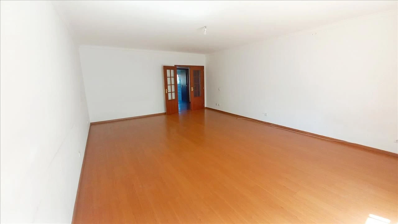 Apartamento T4 para Venda em Barreiro e Lavradio Foto 4