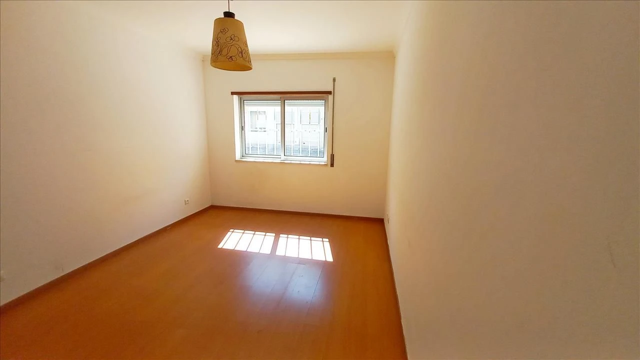 Apartamento T4 para Venda em Barreiro e Lavradio Foto 9