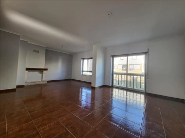 Apartamento T3 para Venda em Carregado e Cadafais