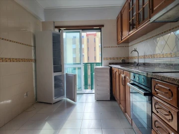 Apartamento T3 para Venda em Carregado e Cadafais