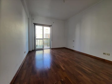 Apartamento T3 para Venda em Carregado e Cadafais