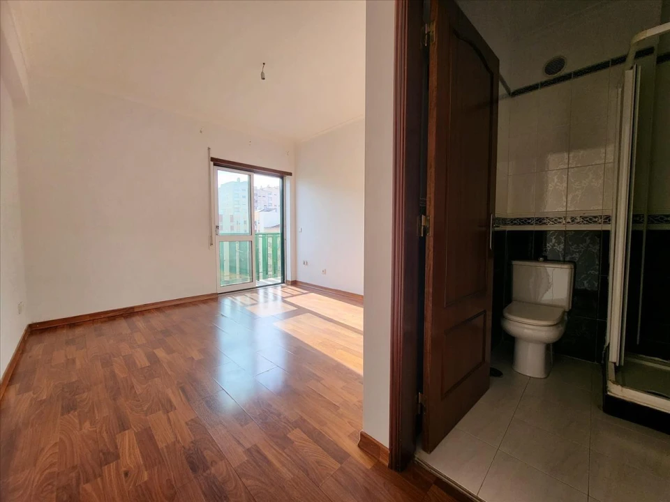 Apartamento T3 para Venda em Carregado e Cadafais Foto 8
