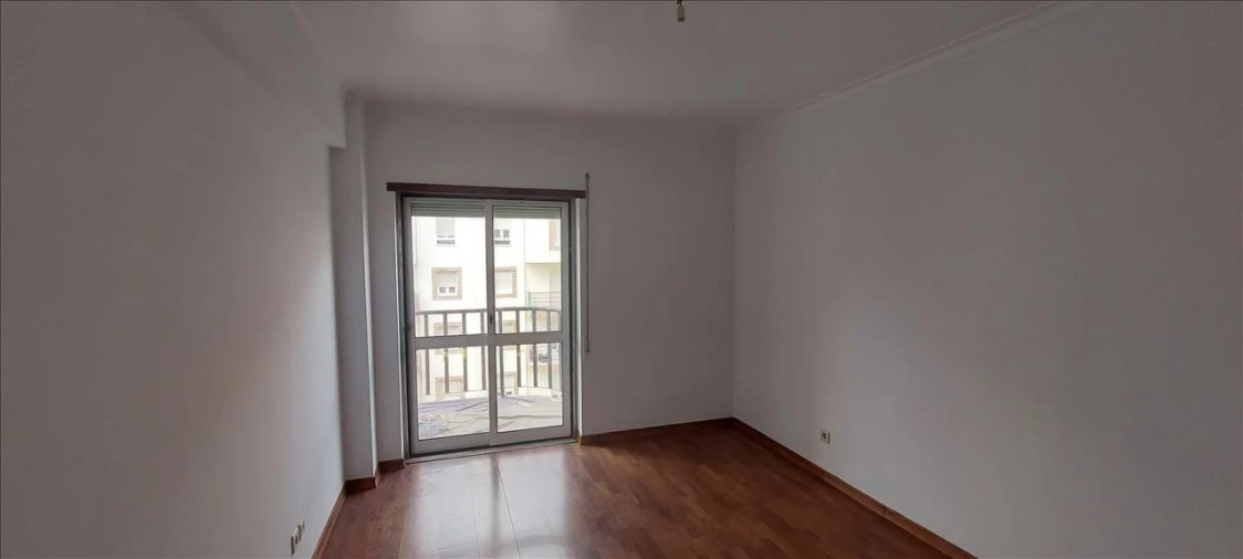 Apartamento T3 para Venda em Carregado e Cadafais Foto 11