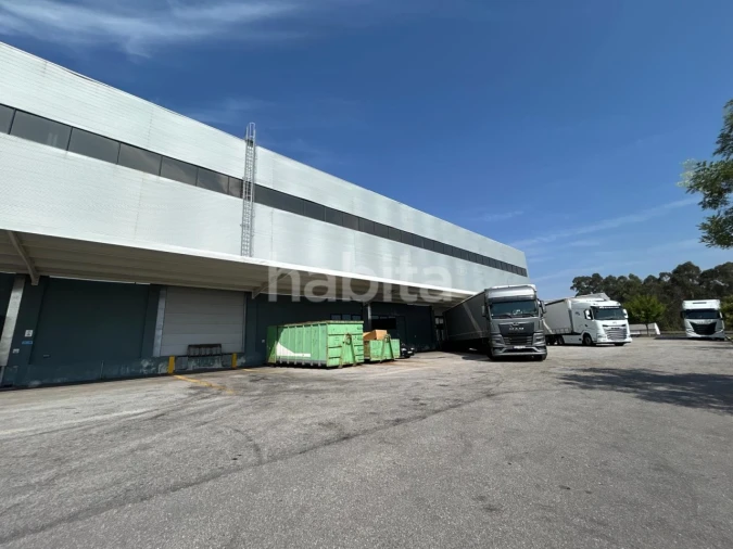 Armazém para Arrendamento em Escapães