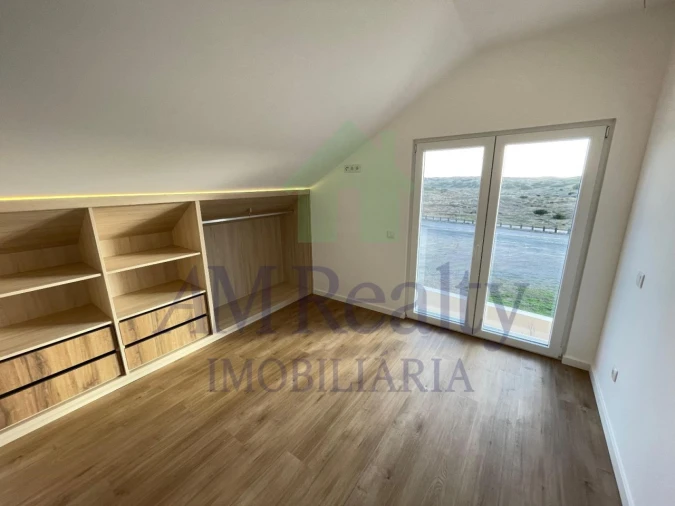 Moradia T2 para Venda em Atouguia da Baleia Foto 9