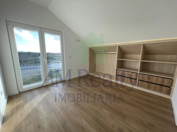 Moradia T2 para Venda em Atouguia da Baleia Foto 12