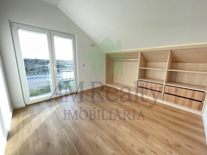 Moradia T2 para Venda em Atouguia da Baleia Foto 13