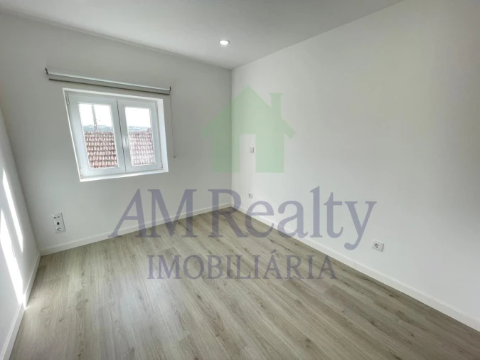 Moradia T3 para Venda em Miragaia e Marteleira Foto 6