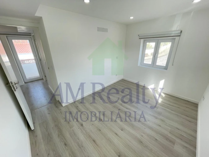 Moradia T3 para Venda em Miragaia e Marteleira Foto 7