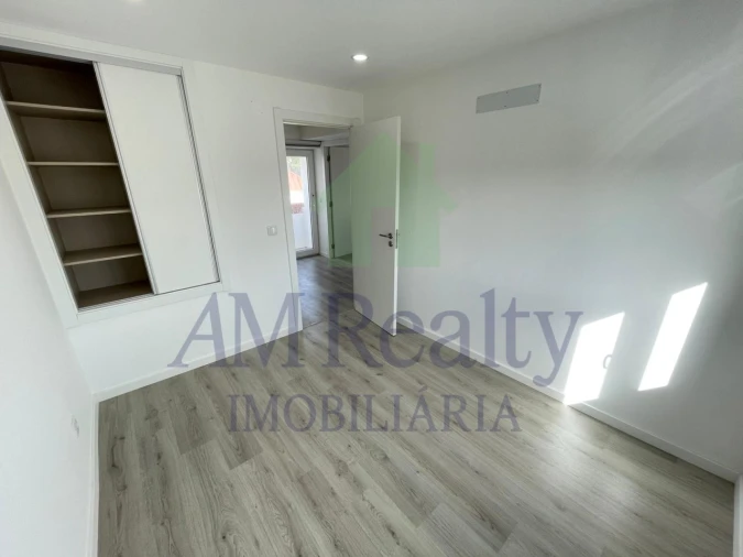 Moradia T3 para Venda em Miragaia e Marteleira Foto 10