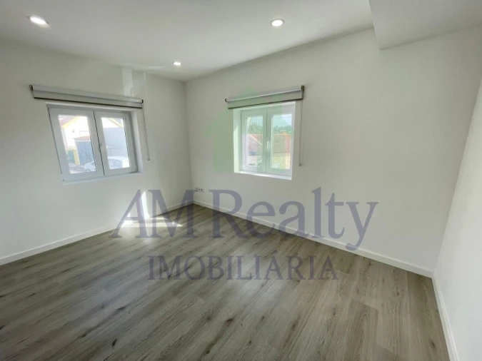 Moradia T3 para Venda em Miragaia e Marteleira Foto 11