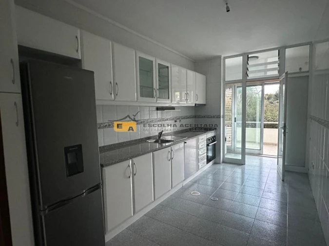 Apartamento T2 para Venda em Cidade da Maia Foto 2