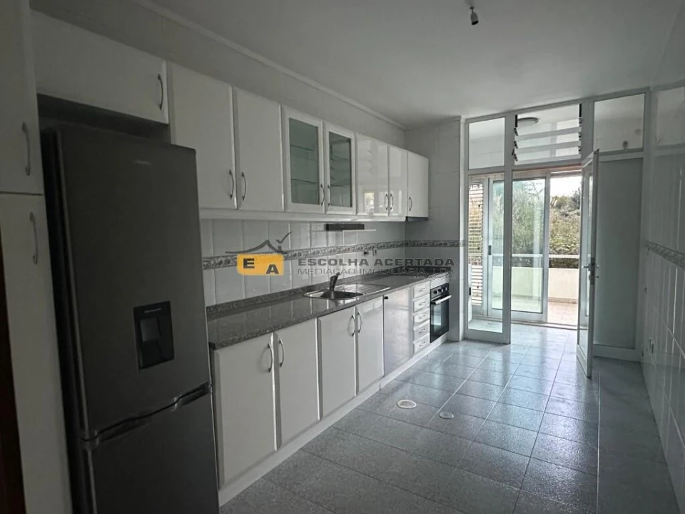 Apartamento T2 para Venda em Cidade da Maia Foto 2