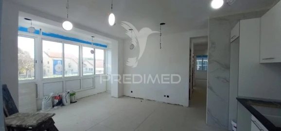 Apartamento T4 para Venda em Laranjeiro e Feijó