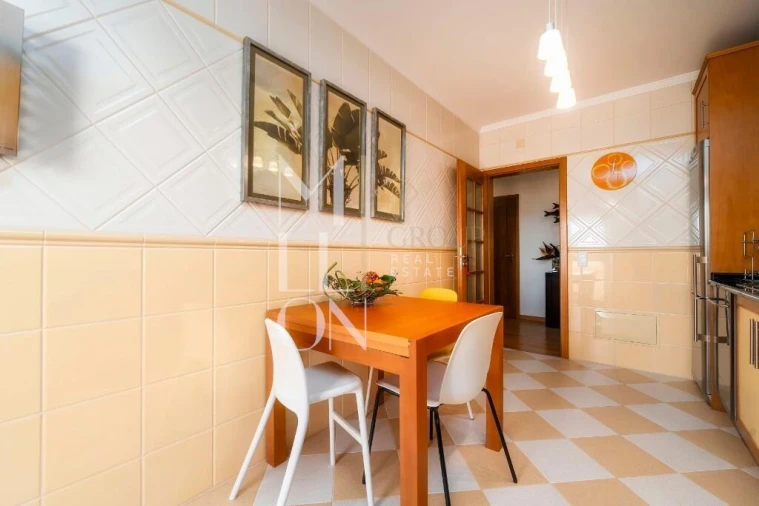 Apartamento T3 para Venda em Quarteira Foto 18