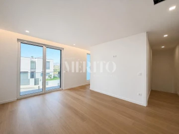 Moradia T3 para Venda em Lanhoso
