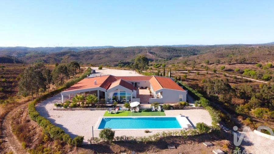 Moradia T5 para Venda em Bensafrim e Barão de São João Foto 31