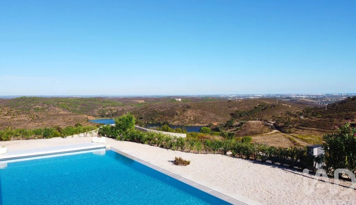 Moradia T5 para Venda em Bensafrim e Barão de São João Foto 5