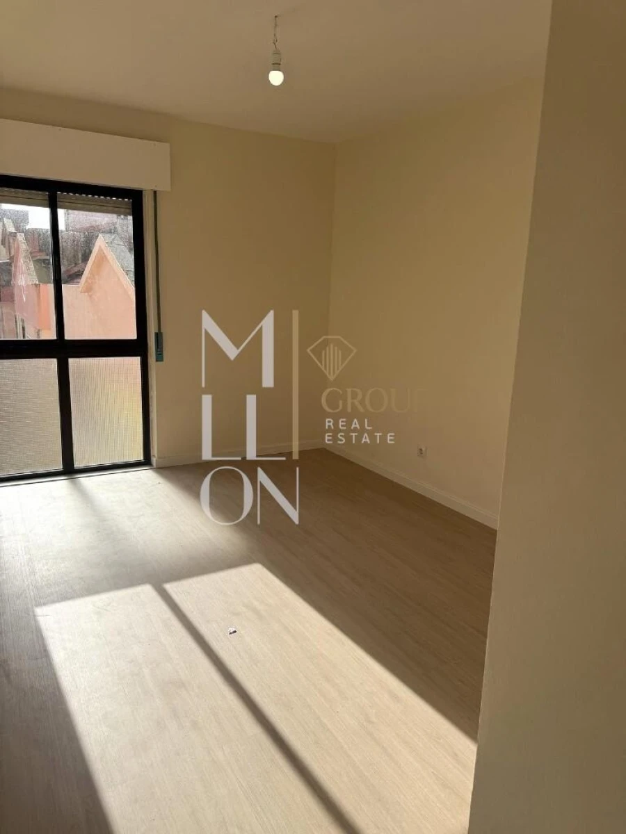 Apartamento T2 para Venda em Algueirão-Mem Martins Foto 8