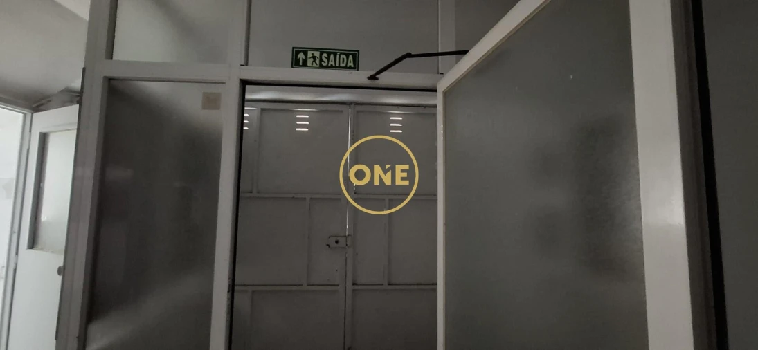 Loja para Venda em Delães Foto 17