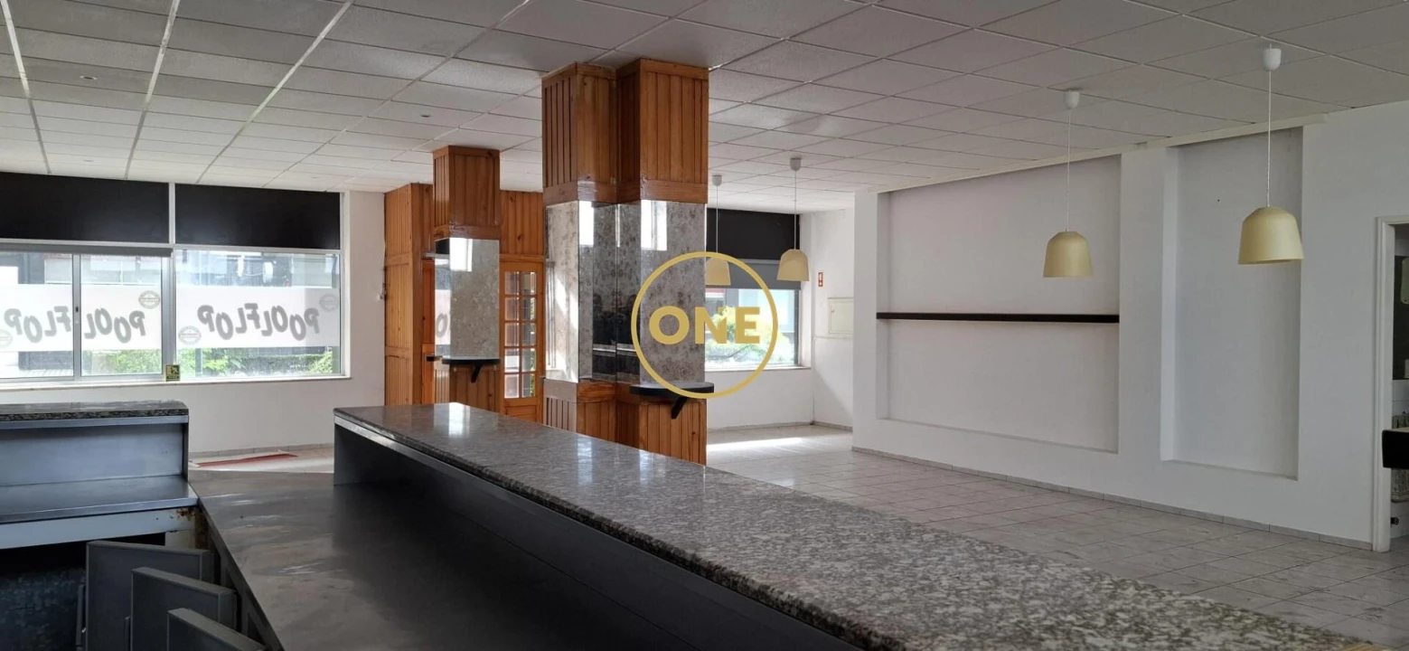 Loja para Venda em Delães Foto 1