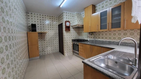 Moradia T3 para Venda em Esgueira