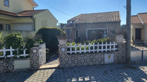 Moradia T3 para Venda em Esgueira
