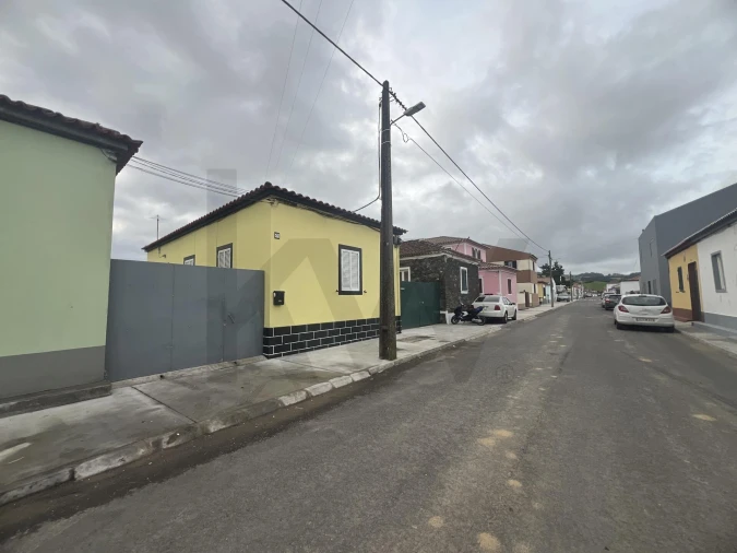 Moradia T1 para Venda em Arrifes Foto 3