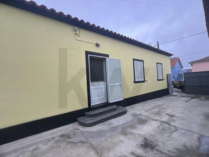 Moradia T1 para Venda em Arrifes Foto 5