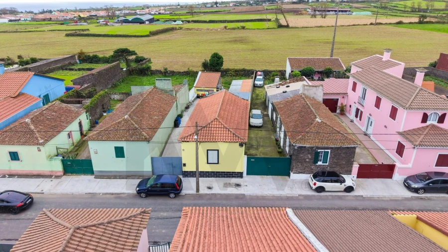 Moradia T1 para Venda em Arrifes Foto 1