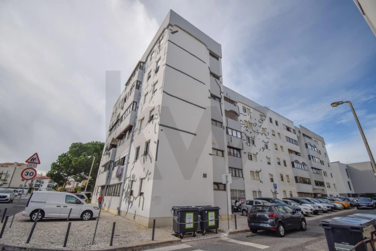 Apartamento T2 para Venda em São Domingos de Rana Foto 23