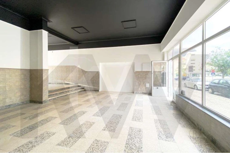 Loja para Arrendamento em Alto do Seixalinho, Santo André e Verderena Foto 1