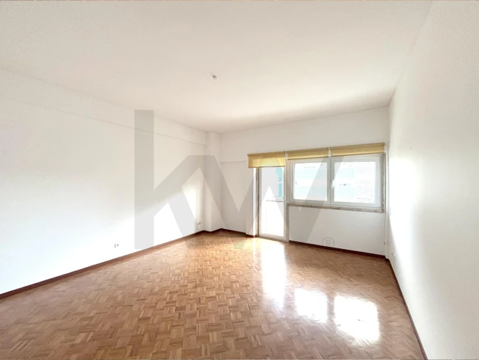 Apartamento T4 para Arrendamento em Avenidas Novas Foto 5