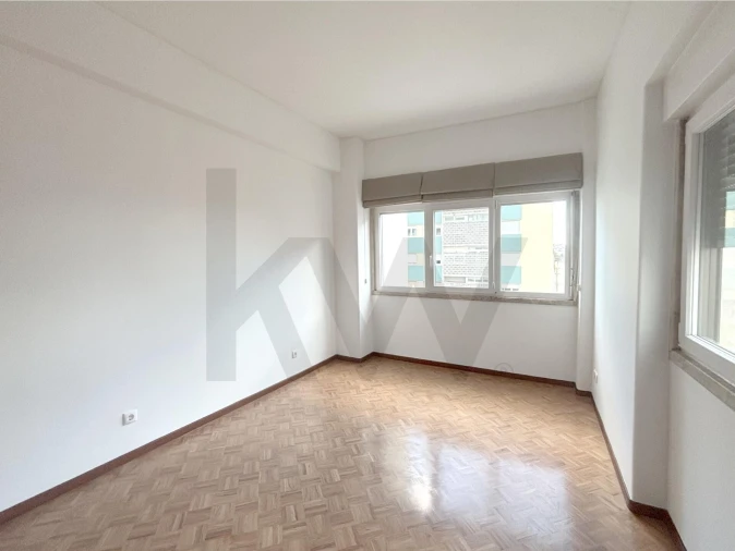 Apartamento T4 para Arrendamento em Avenidas Novas Foto 12