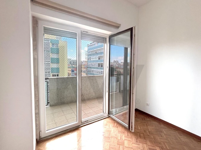 Apartamento T4 para Arrendamento em Avenidas Novas Foto 10