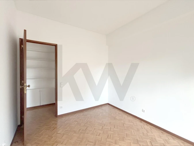 Apartamento T4 para Arrendamento em Avenidas Novas Foto 11