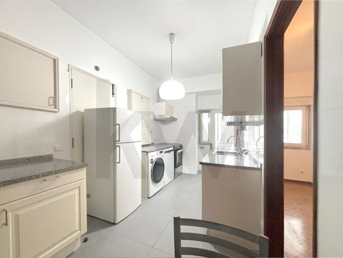 Apartamento T4 para Arrendamento em Avenidas Novas Foto 23